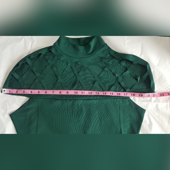 Green fitted dress - Picture 5 of 7